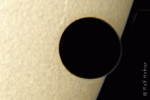 Venustransit 2004: Lichtring beim Austritt